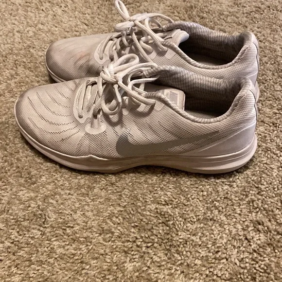 Womens white Nikes - Picture 2 of 4